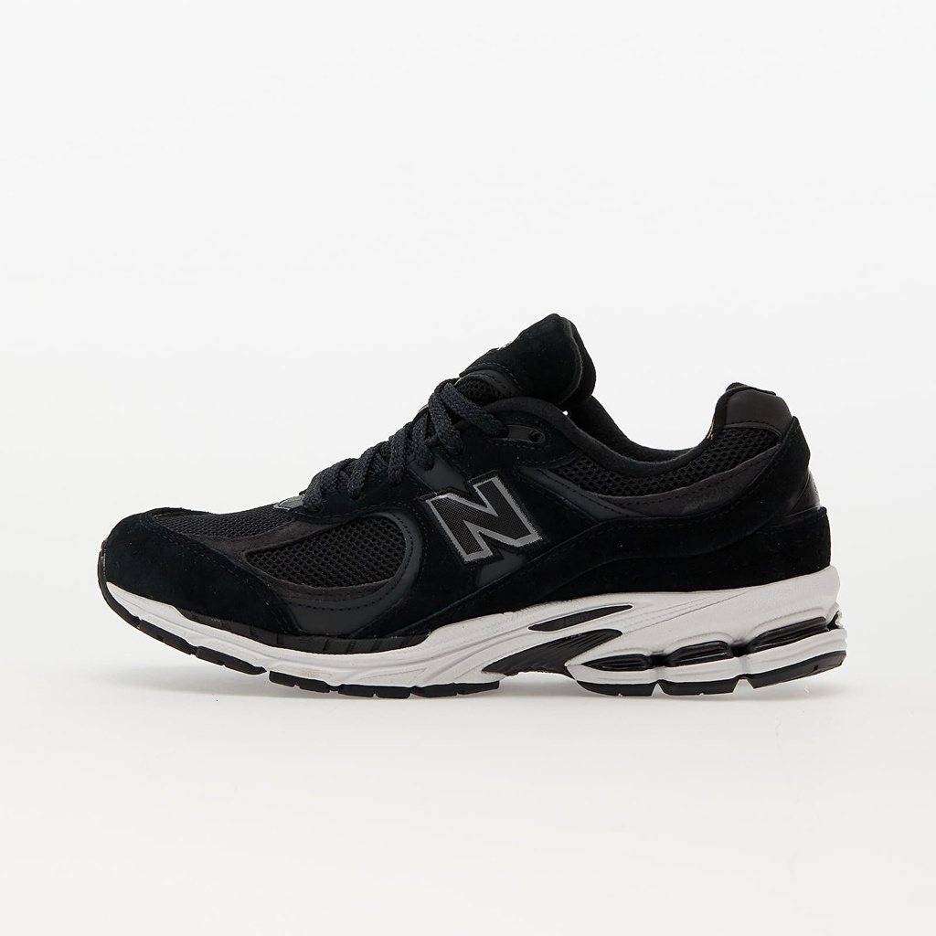 New Balance 2002R Casual Shoes in Black/Black Size 11.0 Suede